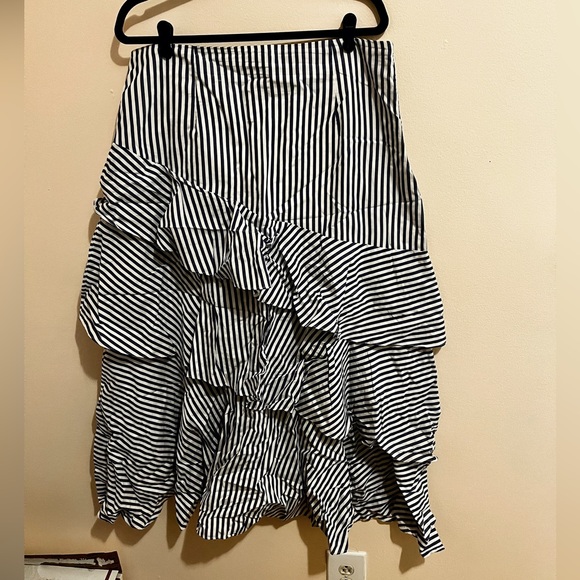 Striped Navy and White Ruffle Skirt - Banana Republic size 14 - Picture 1 of 3